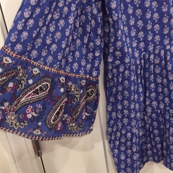 ✨ MAKE OFFER ✨
{AMERICAN EAGLE} BELL SLEEVE TOP - Picture 6 of 9